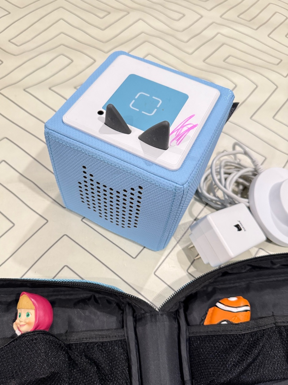 Toniebox with Storage Pouch and Tonies Characters - Picture 2 of 8